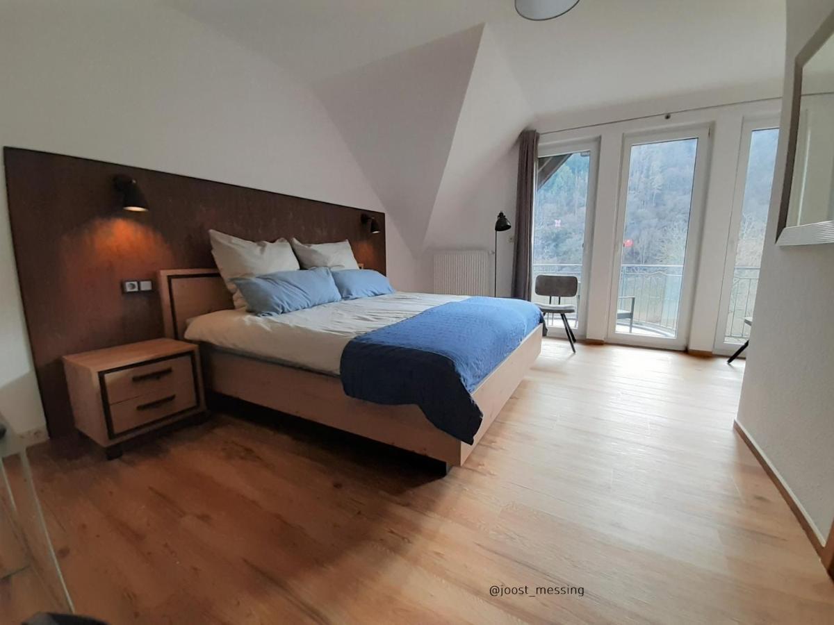 Haus Moselliebe B&B 에디게르-엘러 외부 사진