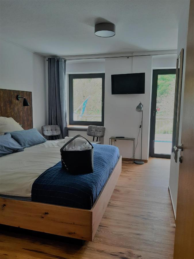 Haus Moselliebe B&B 에디게르-엘러 외부 사진